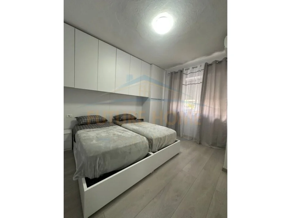 Tirane, jepet me qera apartament 1+1 Kati 2, 60 m² 520 € (Rruga e Barrikadave, Tirane)