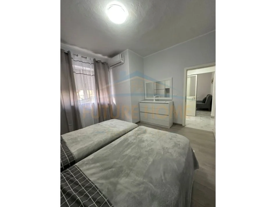 Tirane, jepet me qera apartament 1+1 Kati 2, 60 m² 570 € (RRUGA E BARIKADAVE TIRANE)
