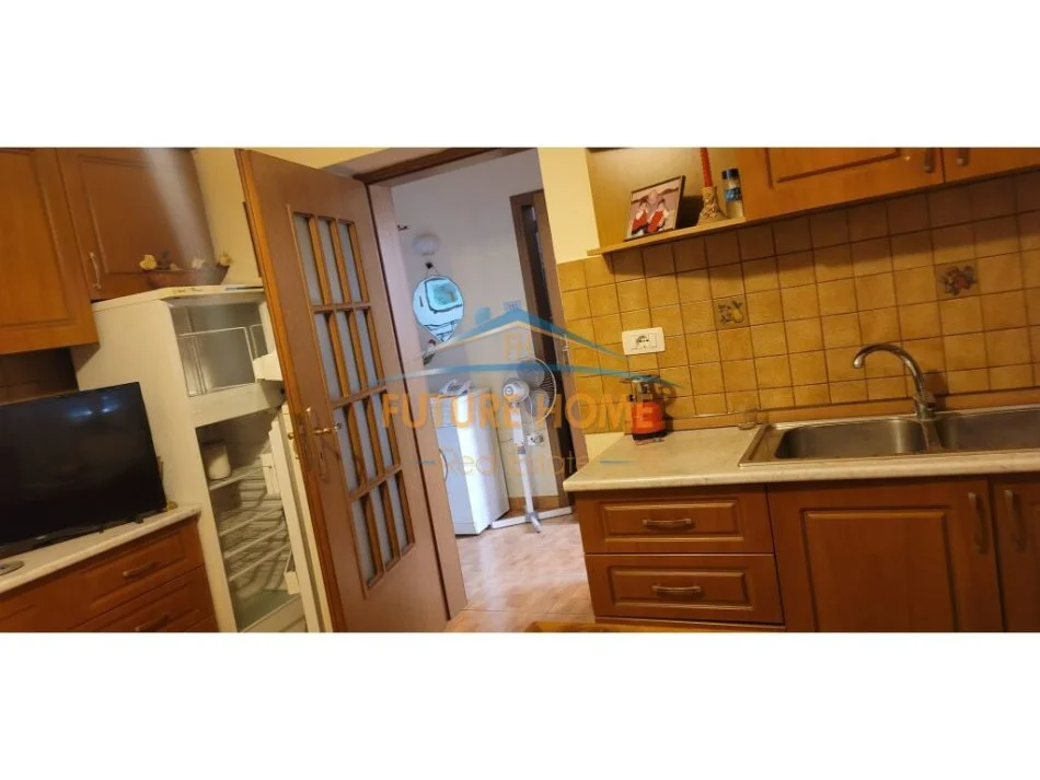 Tirane, jepet me qera apartament 1+1 Kati 2, 73 m² 650 € (Myslym Shyri)