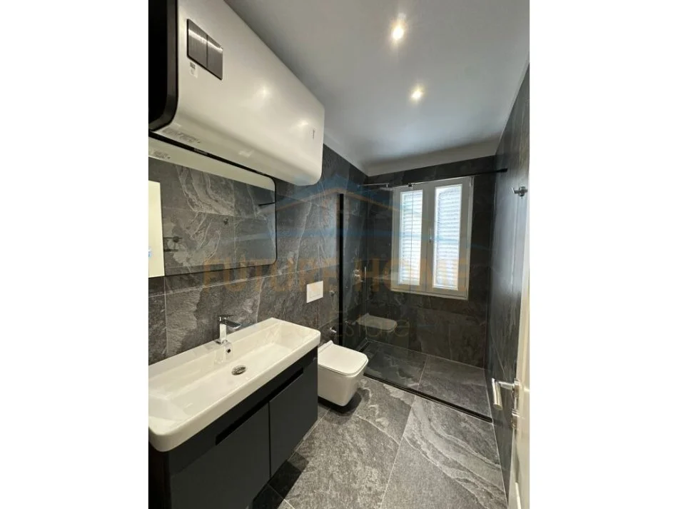 Tirane, jepet me qera apartament 1+1 Kati 5, 44 m² 1.000 € (BLLOK)