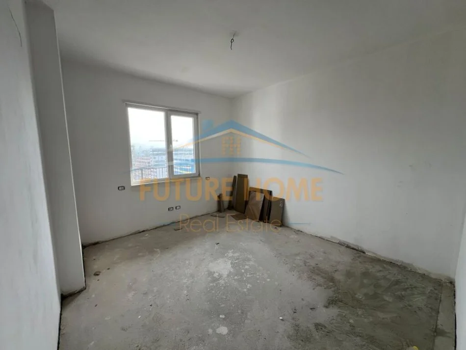 Tirane, shitet apartament 2+1+Ballkon Kati 8, 96 m² 110.000 € (Univers City)
