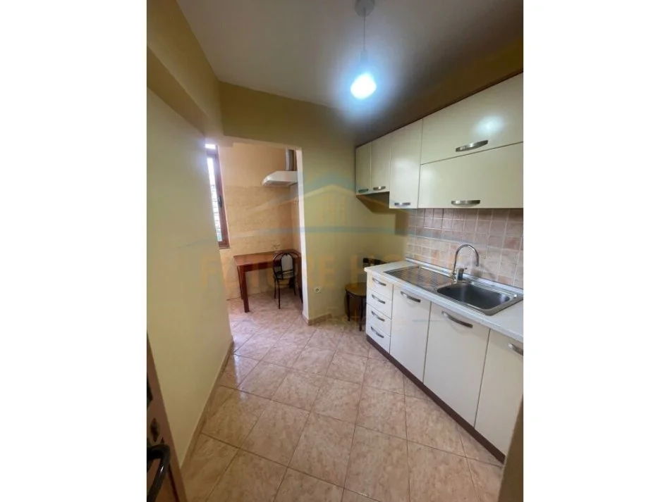 Tirane, shitet apartament 1+1 Kati 5, 49 m² 88.000 € (Tregu Elektrik)