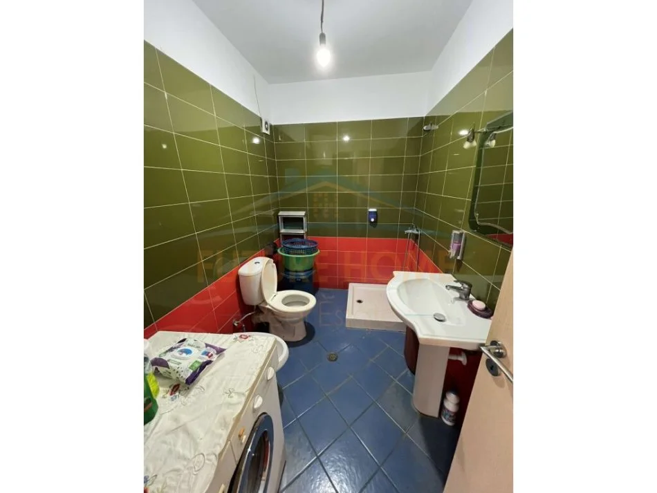 Tirane, shitet apartament 2+1+Aneks+Ballkon Kati 5, 121 m² 125.000 € (Unaza e Re)