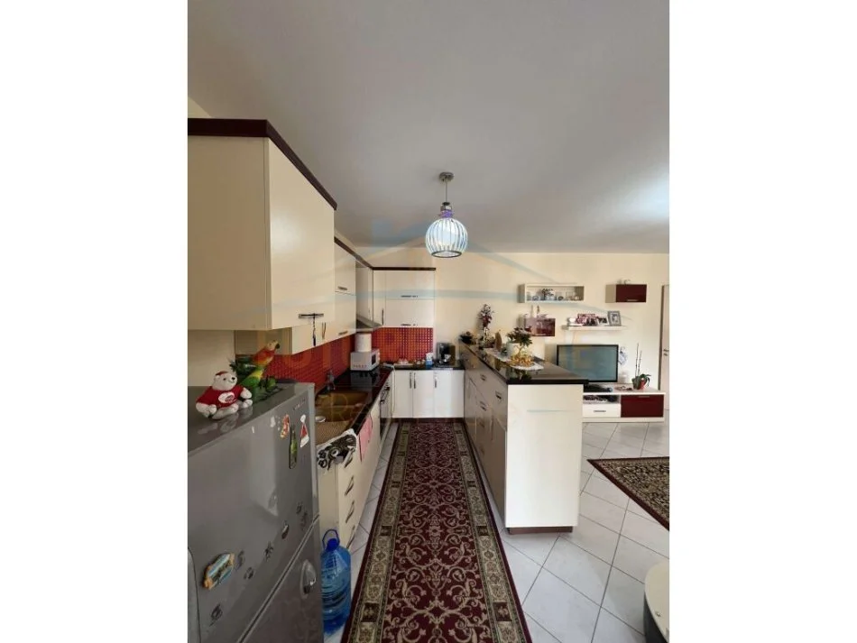 Tirane, shitet apartament 2+1+Aneks+Ballkon Kati 5, 121 m² 125.000 € (Unaza e Re)