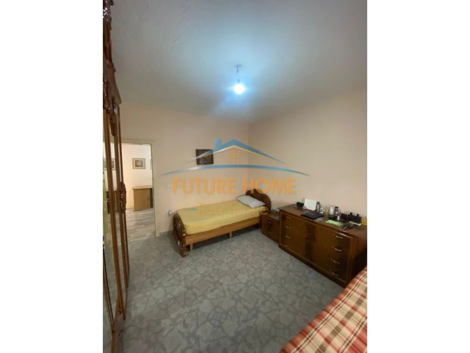 Tirane, shitet apartament 2+1+Ballkon Kati 2, 82 m² 125.000 € (5 Maji)