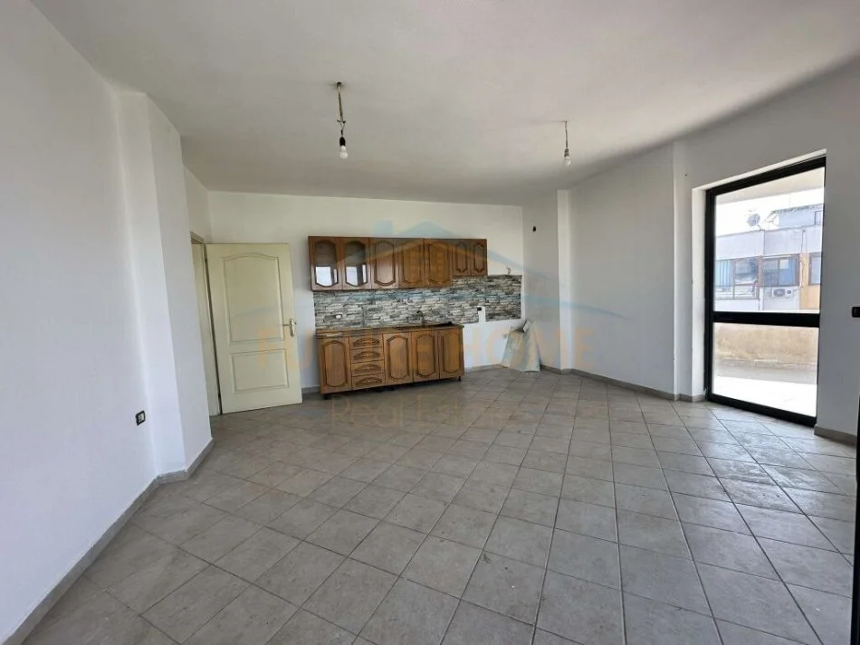 SHITET APARTAMENT 1+1 NE ASTIR, BULEVARDI I RI