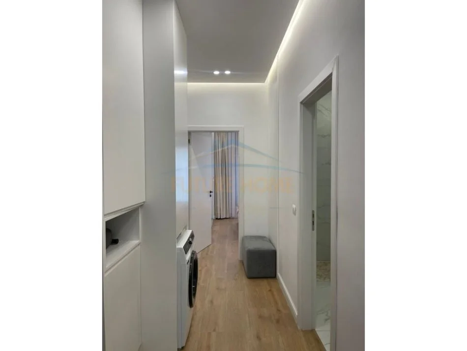 Tirane, jepet me qera apartament 1+1+Ballkon Kati 3, 70 m² 900 € (Rruga e Kosovarve)