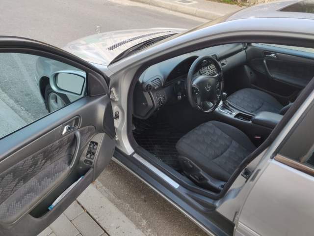 Tirane, shes makine Mercedes-Benz C220 CDI Avantgarde Viti 2001, 4.000 Euro