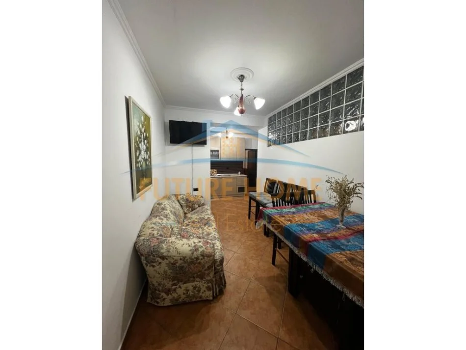 Tirane, jepet me qera apartament 2+1 Kati 2, 80 m² 700 € (Sheshi Willson)