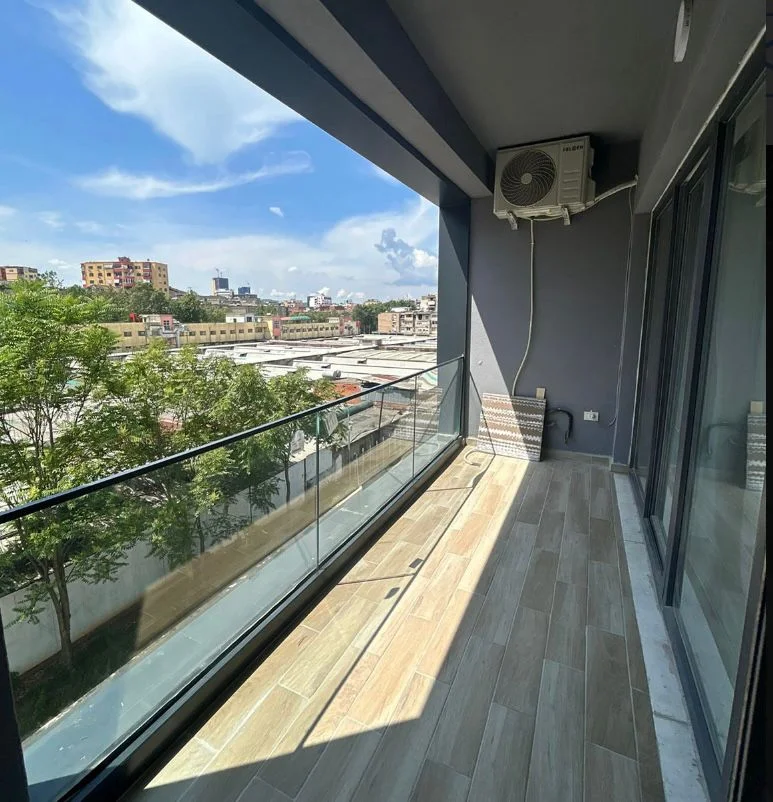 Tirane, jepet me qera apartament 2+1 Kati 3, 50.000 € (Prane qendres Emerald)