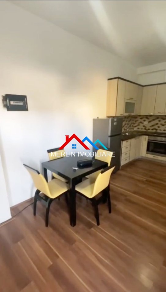 Tirane, jepet me qera apartament 1+1 , 56 m² 500 € (Rruga Peti, Liqeni i Thate)