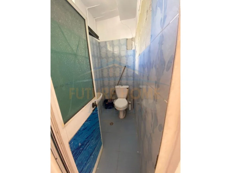 Tirane, jepet me qera dyqan Kati 0, 35 m² 600 € (ALI DEM)