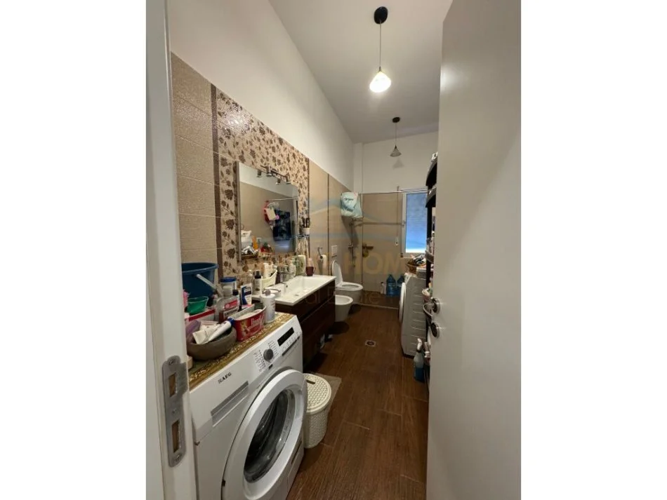 Tirane, shitet apartament 2+1 Kati 1, 123 m² 250.000 € (Liqeni i thate)