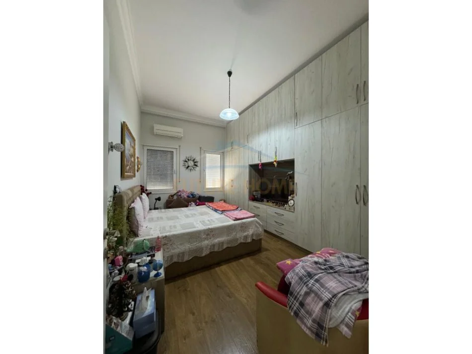 SHITET APARTAMENT 2+1+2+POST PARKIMI,LIQENI THATE