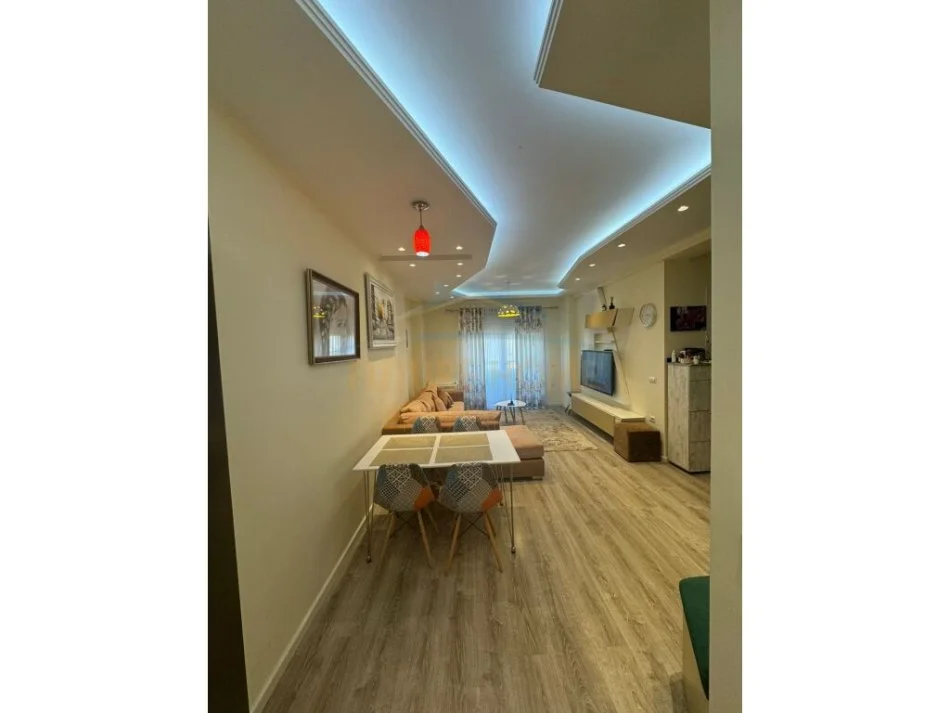 Tirane, jepet me qera apartament 1+1 Kati 6, 72 m² 850 € (Komuna e Parisit)