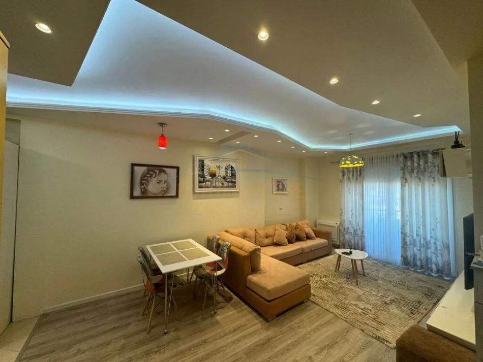 Tirane, jepet me qera apartament 1+1 Kati 6, 72 m² 850 € (Komuna e Parisit)