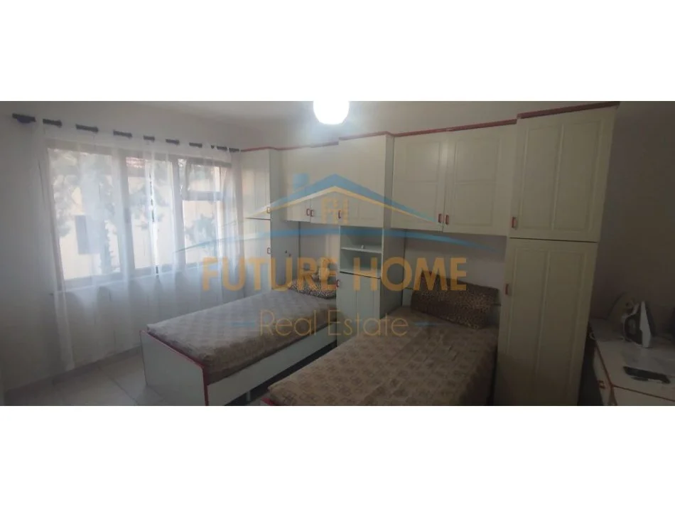 Tirane, jepet me qera apartament 2+1 Kati 1, 92 m² 650 € (QENDER TIRANE)