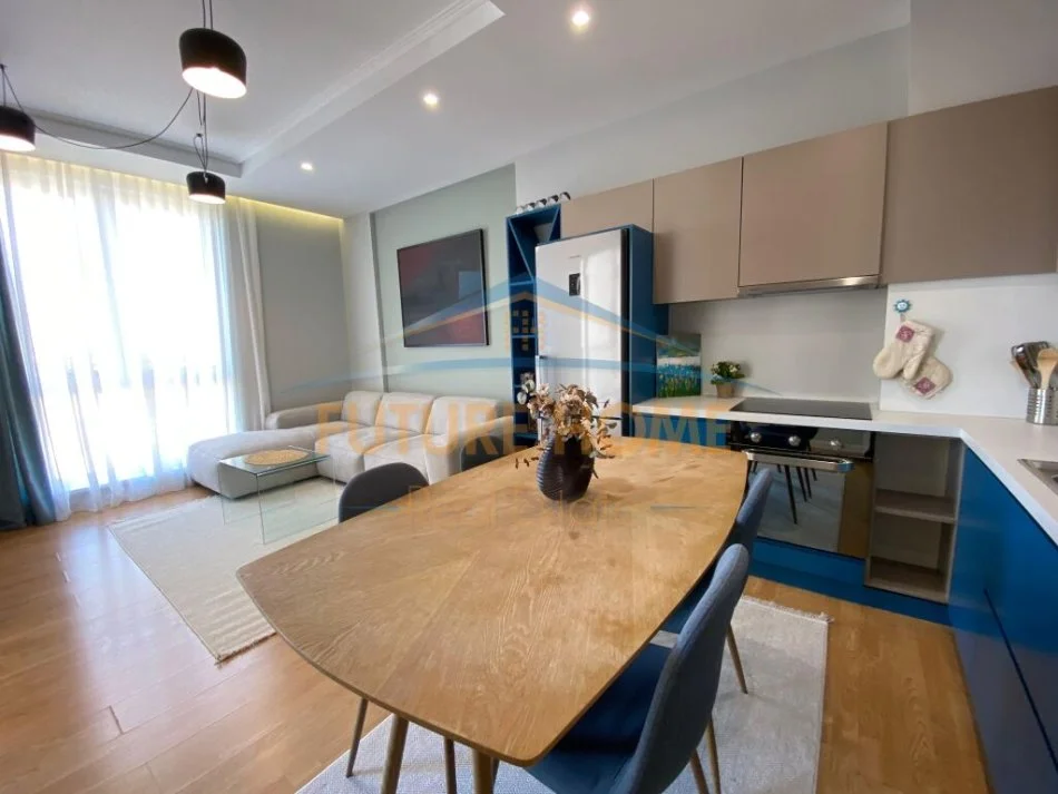 Tirane, jepet me qera apartament 1+1+Ballkon Kati 4, 65 m² 700 € (21 DHJETORI)