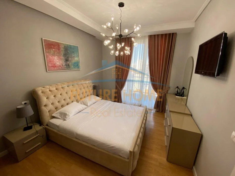 Tirane, jepet me qera apartament 1+1+Ballkon Kati 4, 65 m² 700 € (21 DHJETORI)