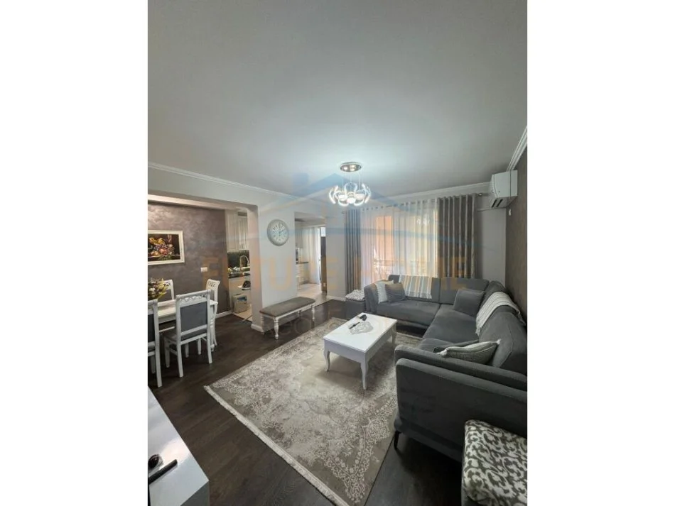 Tirane, shitet 2+1 Kati 3, 113 m² 295.000 € (Rruga e Barrikadave)