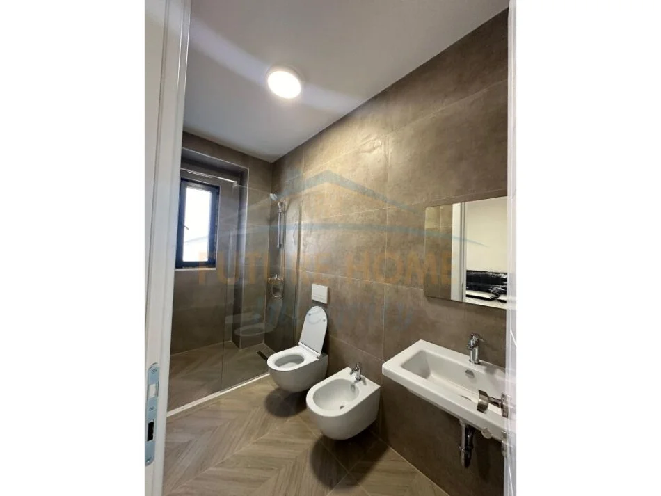 Tirane, jepet me qera apartament 2+1 Kati 7, 83 m² 700 € 