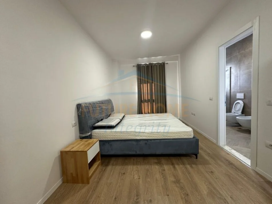 Tirane, jepet me qera apartament 2+1 Kati 7, 83 m² 700 € 