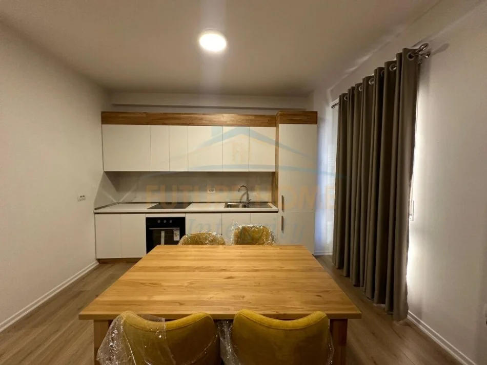 Tirane, jepet me qera apartament 2+1 Kati 7, 83 m² 700 € 