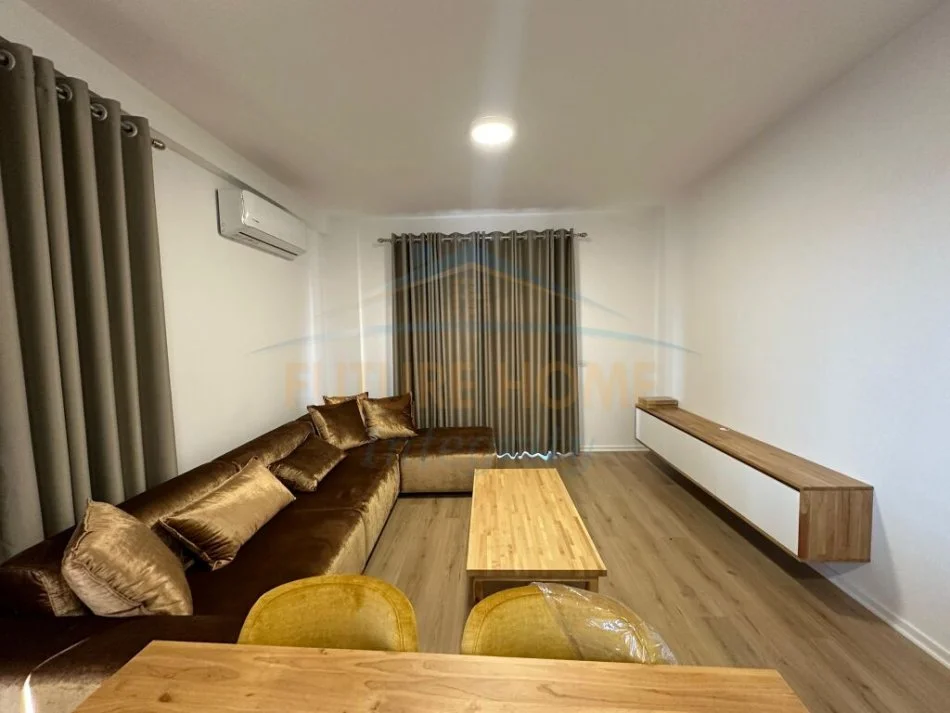 Tirane, jepet me qera apartament 2+1 Kati 7, 83 m² 700 € 