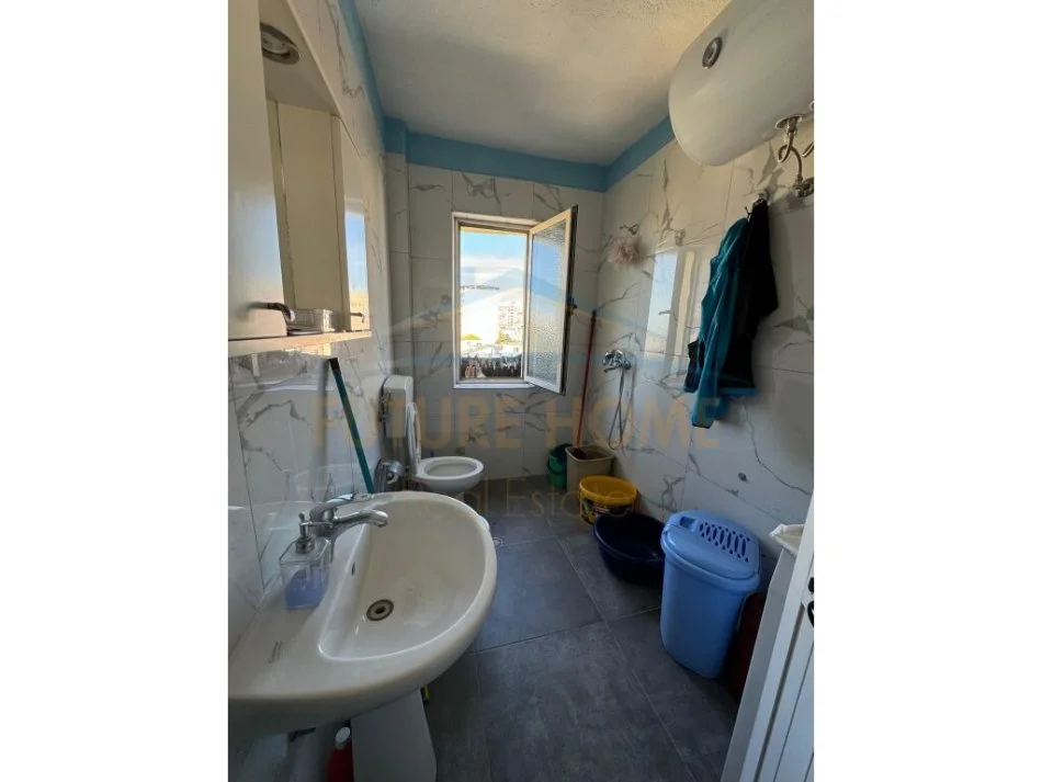 Tirane, shitet apartament 2+1 Kati 6, 67 m² 130.000 € (Rruga Fortuzi,)