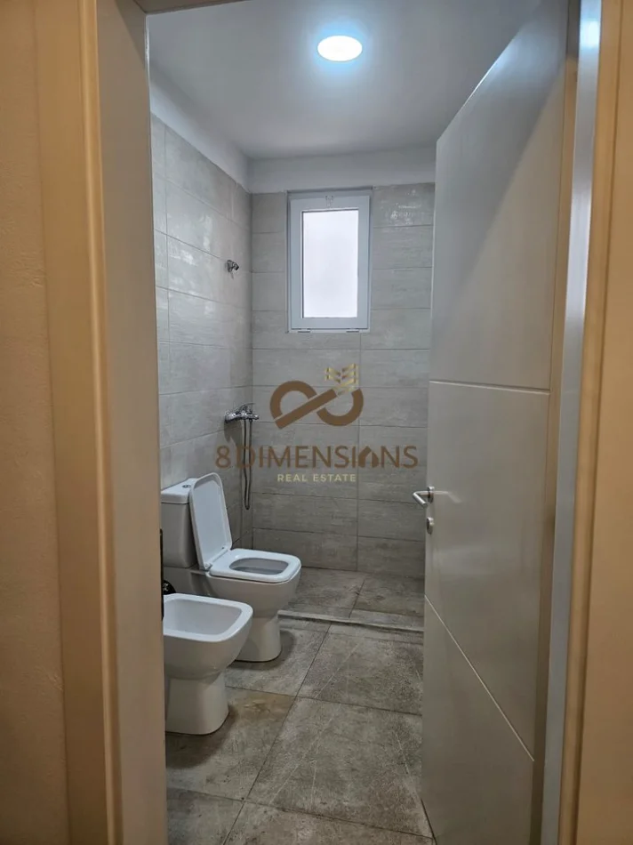 Tirane, jepet me qera zyre Kati 2, 74 m² 1.250 € (RTSH)