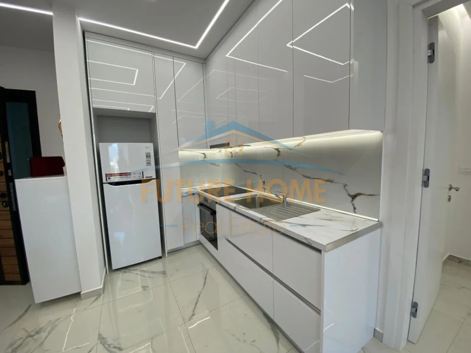 Tirane, jepet me qera apartament 1+1 Kati 5, 75 m² 600 € 