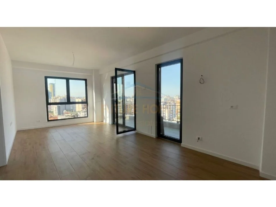 Tirane, jepet me qera apartament 2+1 Kati 9, 75 m² 800 € (Pazari i Ri)
