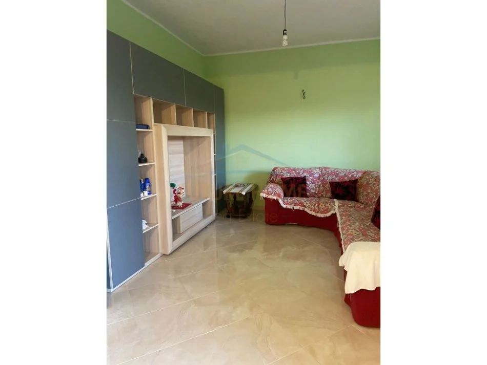 Vlore, jepet me qera Vile 2 Katshe Kati 2, 150 m² 600 € (lagjia Kushtrimi) rv46045