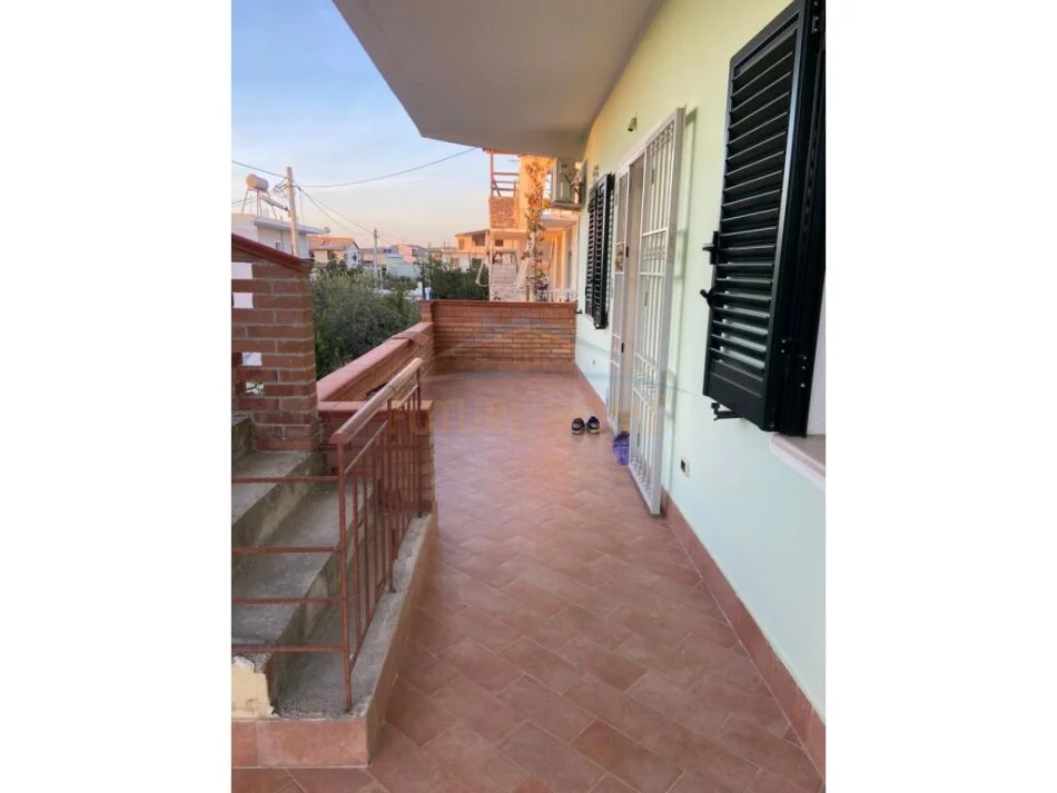 Vlore, jepet me qera Vile 2 Katshe Kati 2, 150 m² 600 € (lagjia Kushtrimi) rv46045