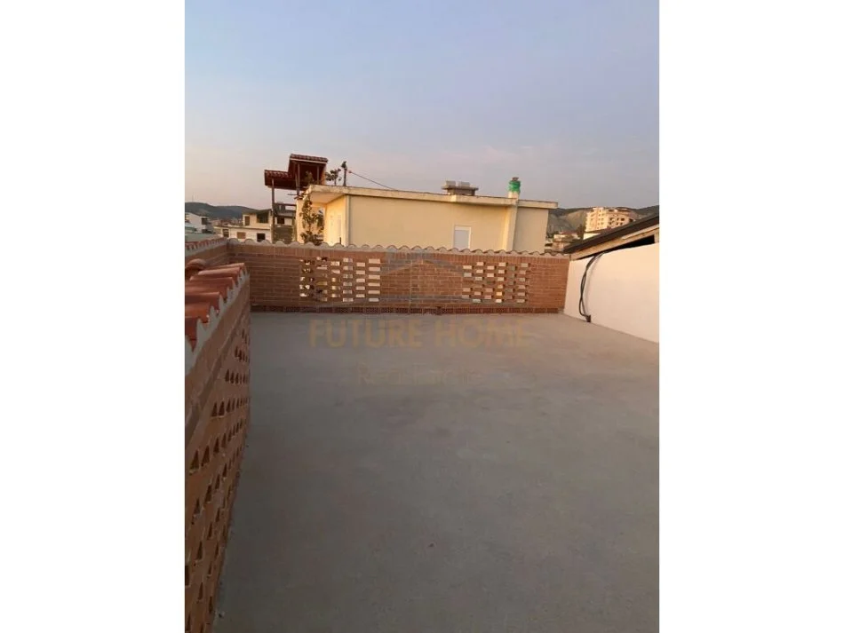 Vlore, jepet me qera Vile 2 Katshe Kati 2, 150 m² 600 € (lagjia Kushtrimi) rv46045