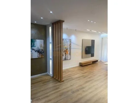 Tirane, shitet apartament 2+1+Ballkon Kati 5, 121 m² 265.000 € (prane Queen Hotel, mbi Kristal Center, AREA46050)