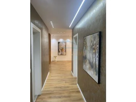 Tirane, shitet apartament 2+1+Ballkon Kati 5, 121 m² 265.000 € (prane Queen Hotel, mbi Kristal Center, AREA46050)