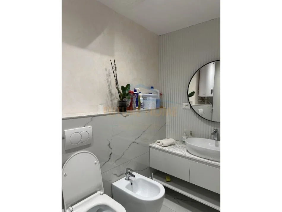 Tirane, jepet me qera ambjent biznesi Kati 0, 100 m² 1.500 € (Rruga Asim Vokshi)