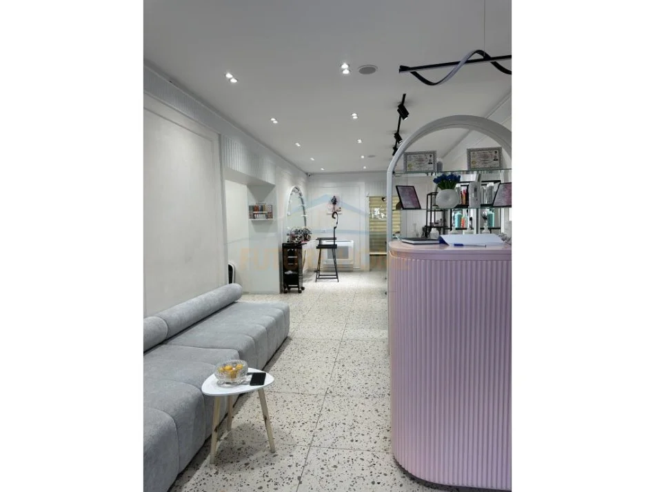 Tirane, jepet me qera ambjent biznesi Kati 0, 100 m² 1.500 € (Harry Fultz)