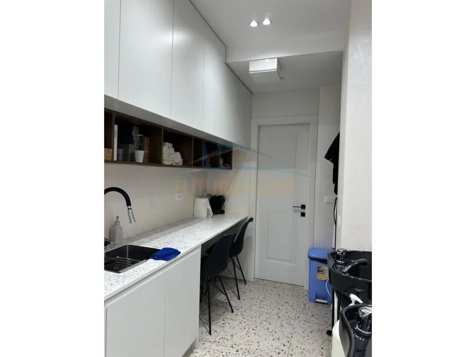 Tirane, jepet me qera ambjent biznesi Kati 0, 100 m² 1.500 € (Harry Fultz)