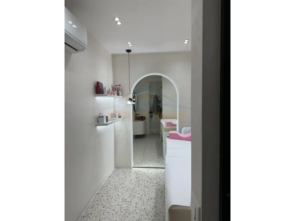 Tirane, jepet me qera ambjent biznesi Kati 0, 100 m² 1.500 € (Harry Fultz)