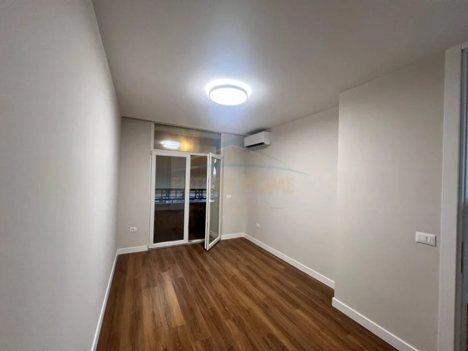 Tirane, jepet me qera apartament 2+1+Ballkon Kati 11, 120 m² 1.200 € (Bllok)