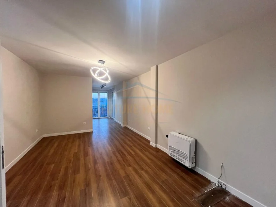 Tirane, jepet me qera apartament 2+1+Ballkon Kati 11, 120 m² 1.200 € (Bllok)