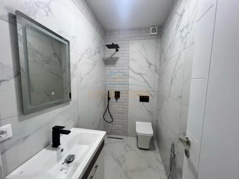 Tirane, jepet me qera apartament 2+1+Ballkon Kati 11, 120 m² 1.200 € (Bllok)