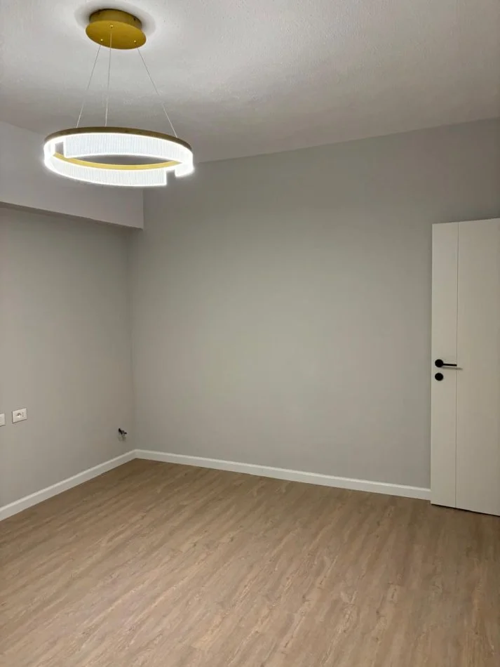 Tirane, jepet me qera apartament 2+1 Kati 1, 70 m² 700 € (Ish Ekspozita, Tirane)