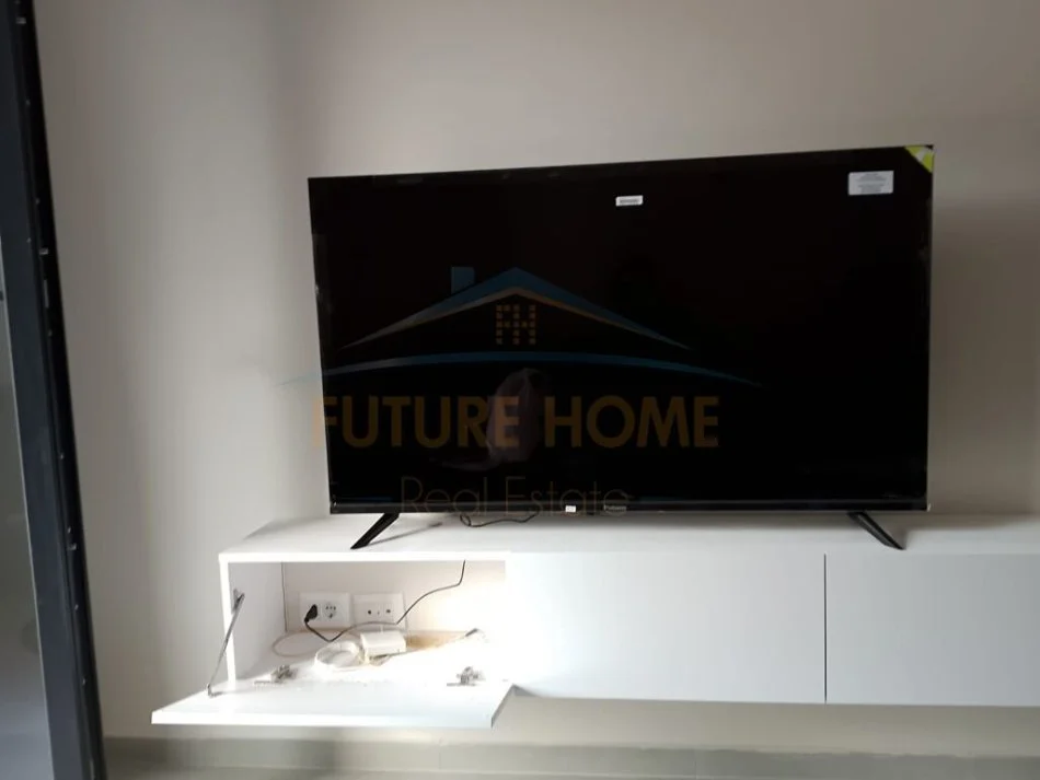 Tirane, jepet me qera apartament 1+1+Ballkon Kati 1, 65 m² 600 € (Kopshti Botanik)