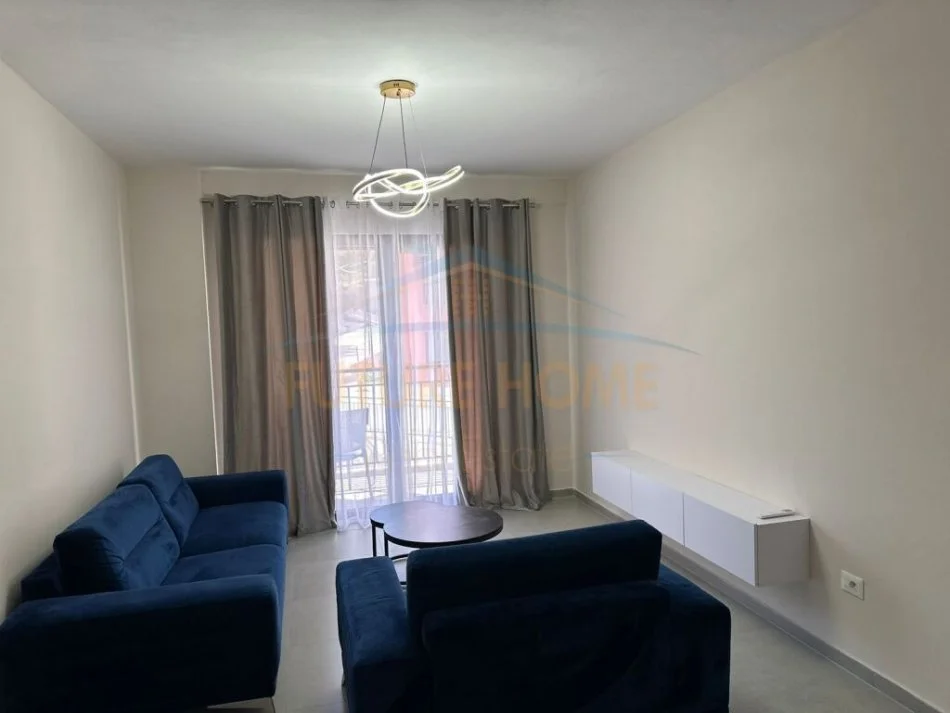 Tirane, jepet me qera apartament 1+1+Ballkon Kati 1, 65 m² 600 € (Kopshti Botanik)