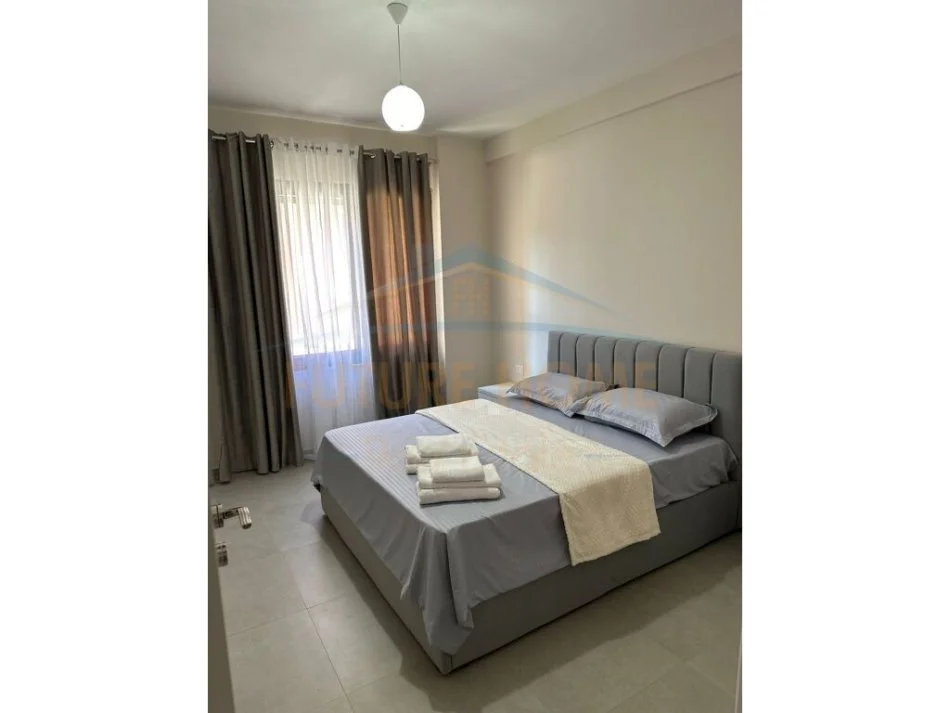 Tirane, jepet me qera apartament 1+1+Ballkon Kati 1, 65 m² 600 € (Kopshti Botanik)