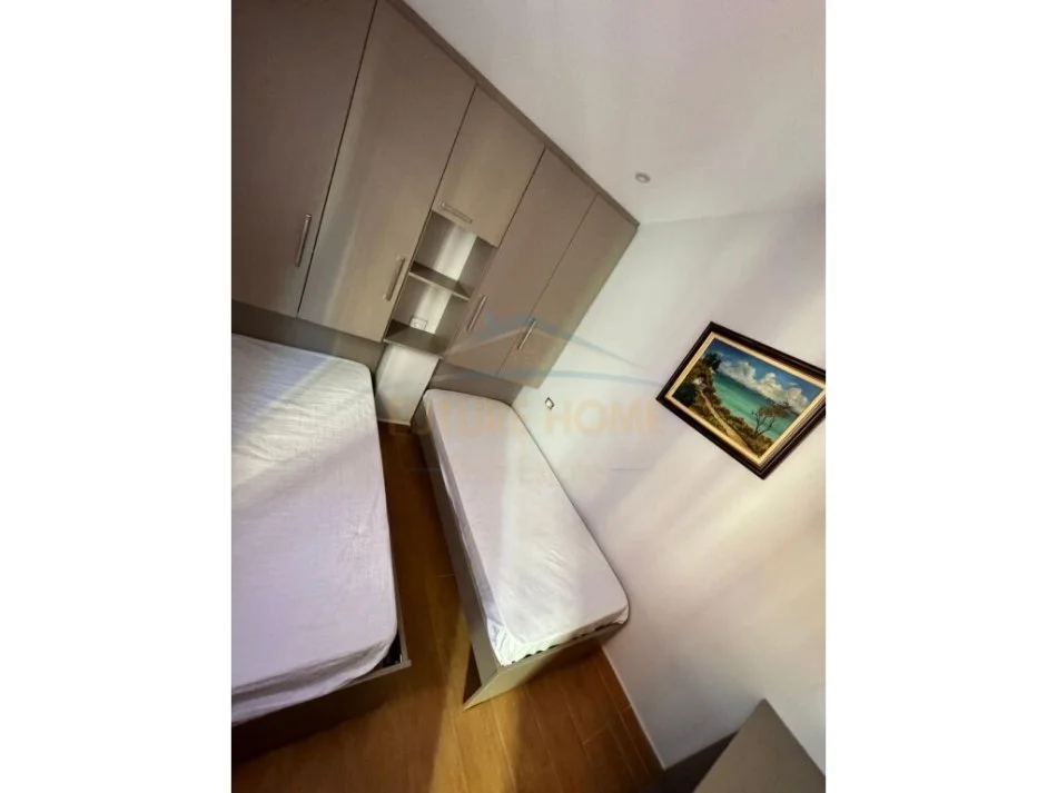 Tirane, jepet me qera apartament 2+1 Kati 3, 120 m² 750 € (Rruga Nikolla Lena)
