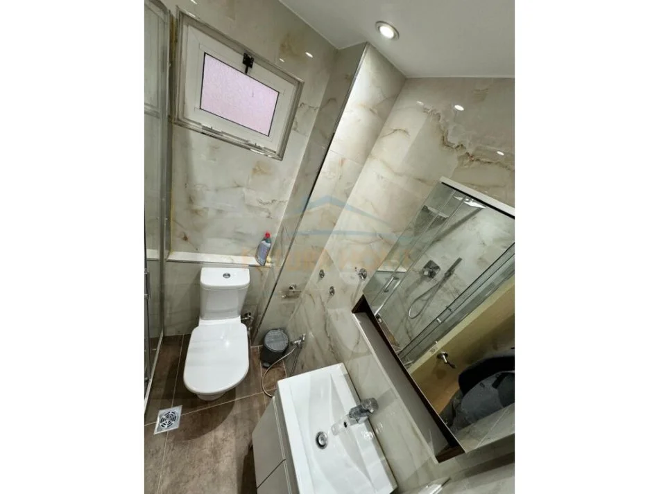 Tirane, jepet me qera apartament 2+1 Kati 3, 120 m² 750 € (Rruga Nikolla Lena)